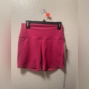 NWT Lululemon align shorts size 10. A46